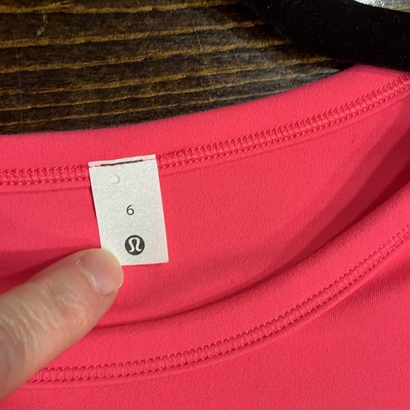 ❤️SOLD❤️Lululemon All It Takes Short Sleeve Shirt Nulu in Lip Gloss Colour - Picture 5 of 9